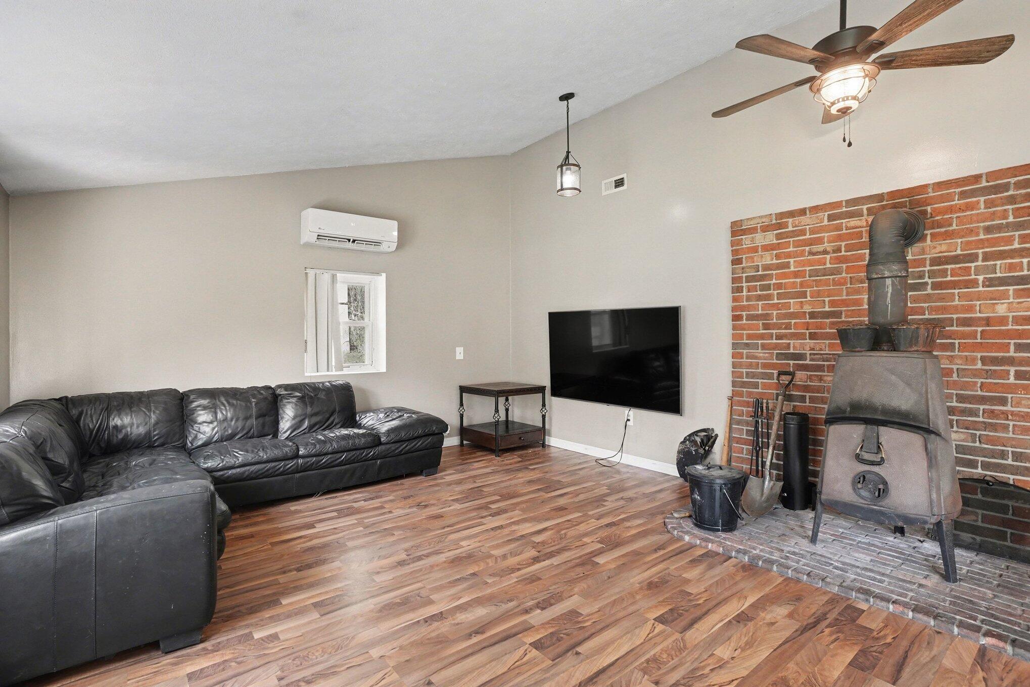 184 East Tyler Road Muskegon, MI 49445 - Photo 4 of 27 008_file_4602