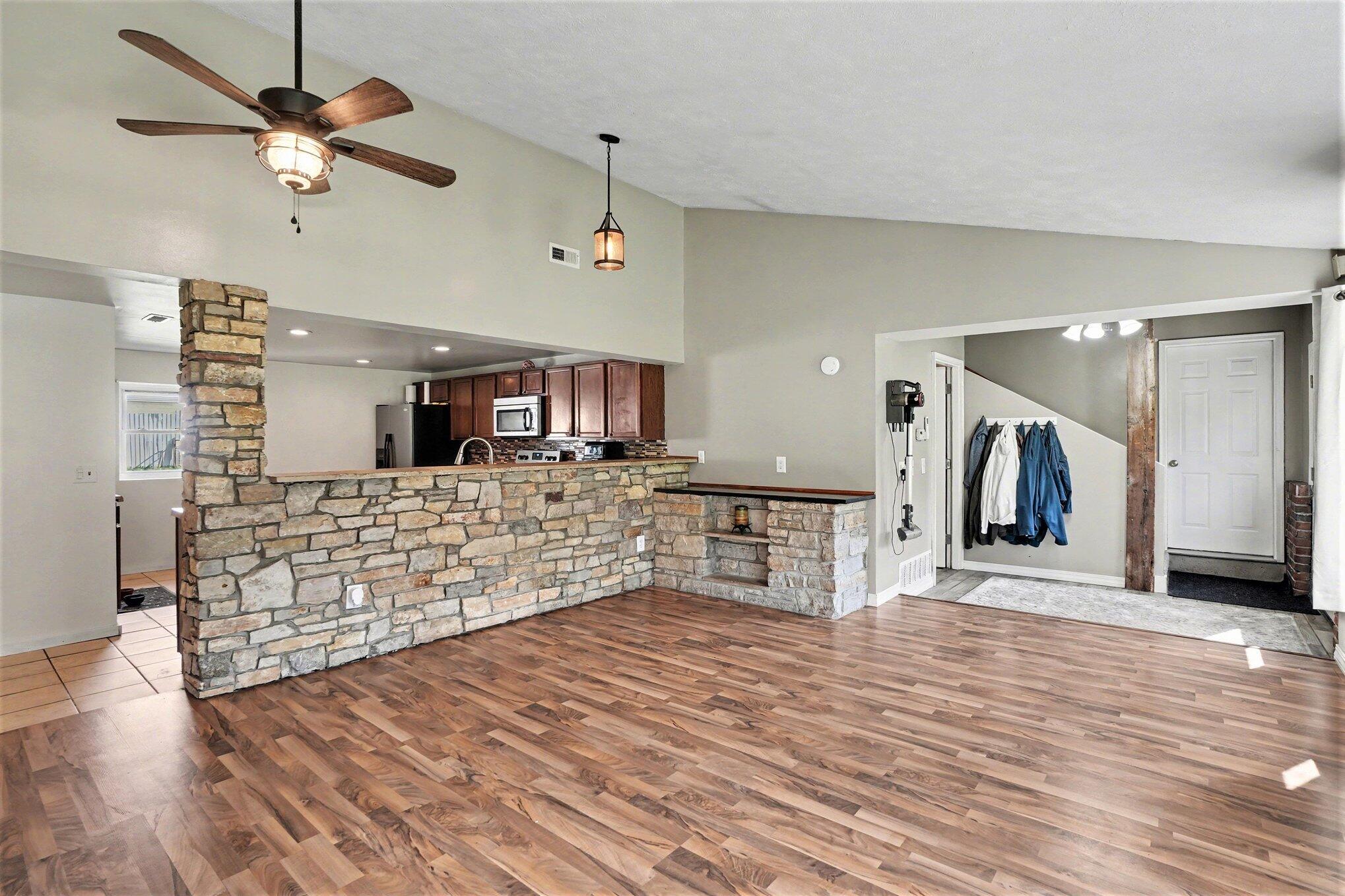 184 East Tyler Road Muskegon, MI 49445 - Photo 6 of 27 010_file_8935