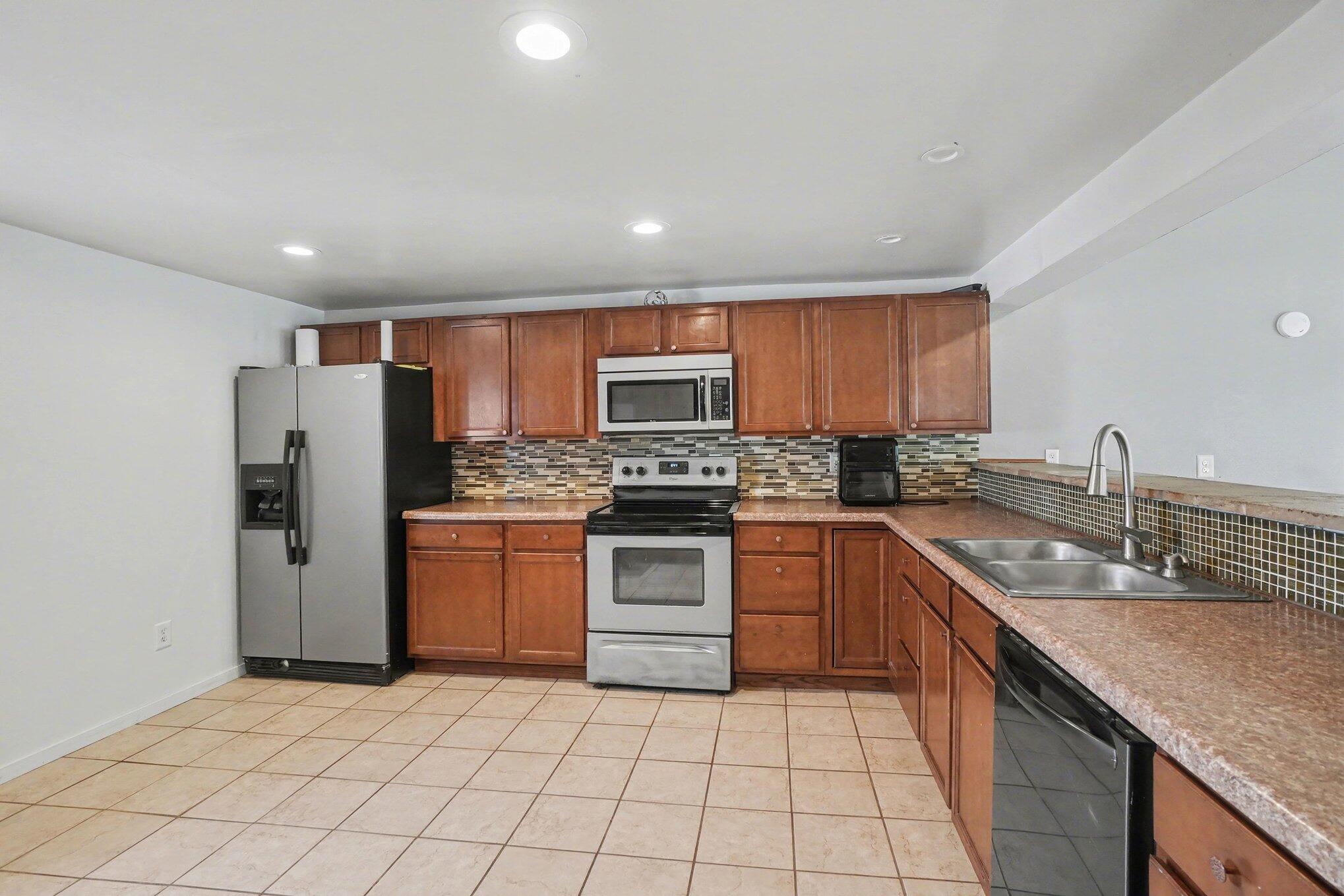 184 East Tyler Road Muskegon, MI 49445 - Photo 7 of 27 012_file_9863