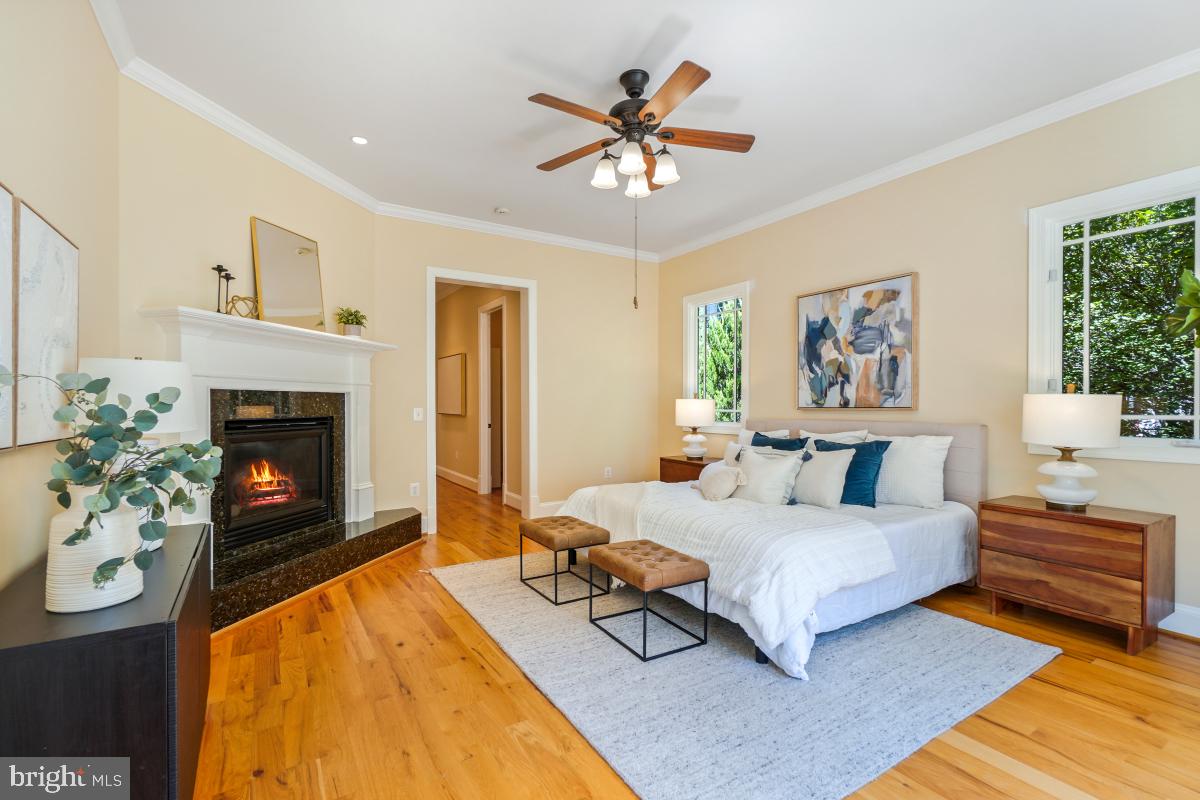 217 Talahi Road Southeast Vienna, VA 22180 - Photo 28 of 63 Main Level Primary Suite