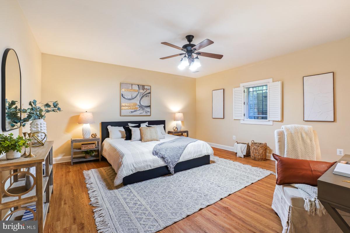 217 Talahi Road Southeast Vienna, VA 22180 - Photo 53 of 63 a bed room with a bed and a couch