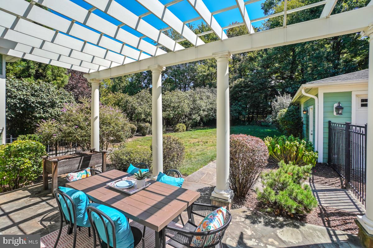 217 Talahi Road Southeast Vienna, VA 22180 - Photo 57 of 63