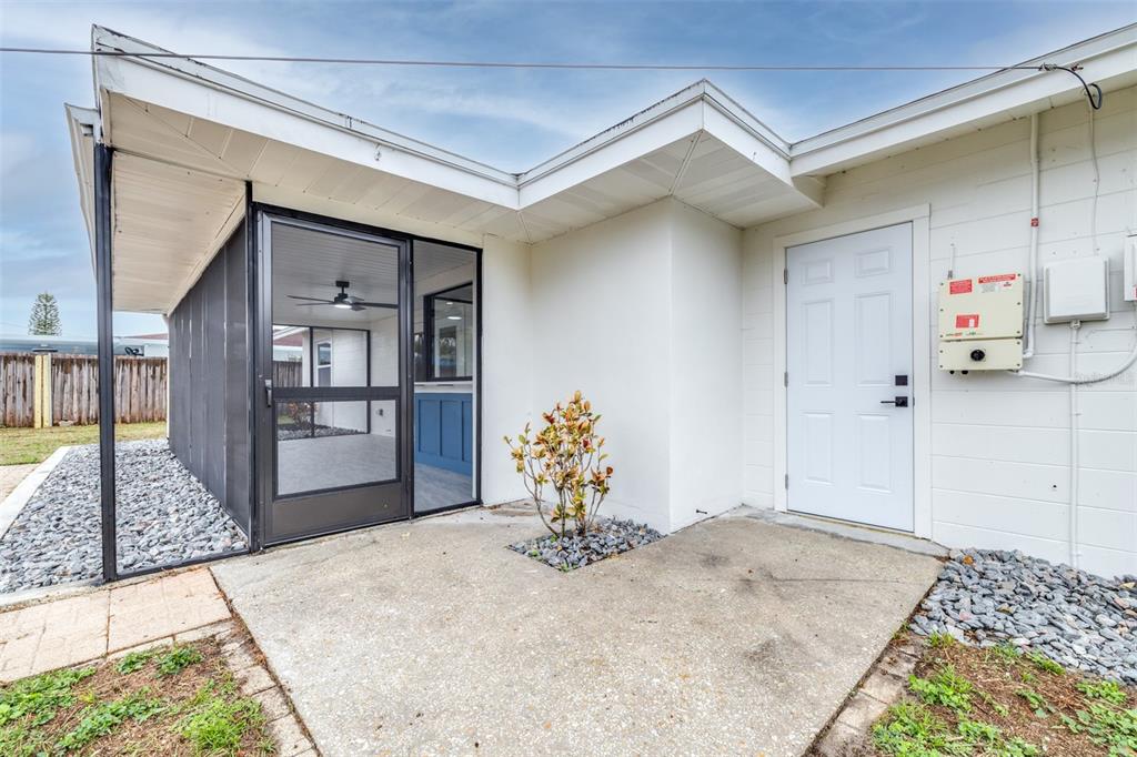 6312 Fairway Boulevard Apollo Beach, FL 33572 - Photo 38 of 58 a view of a hallway view with staircase