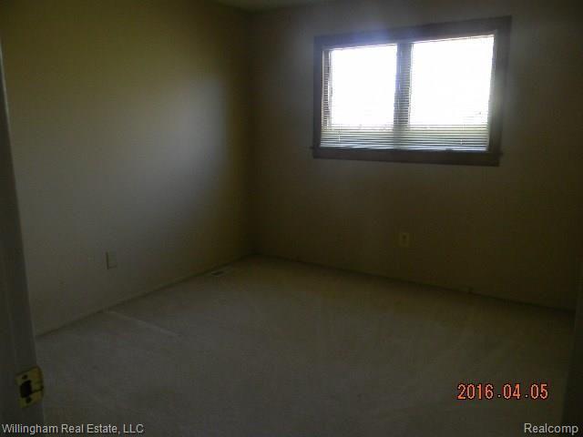 41510 Hanford Road Canton, MI 48187 - Photo 5 of 10 1st bedroom.JPG