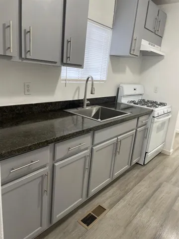 $298,900 | 421 East Elm Street, Lodi, CA 95240