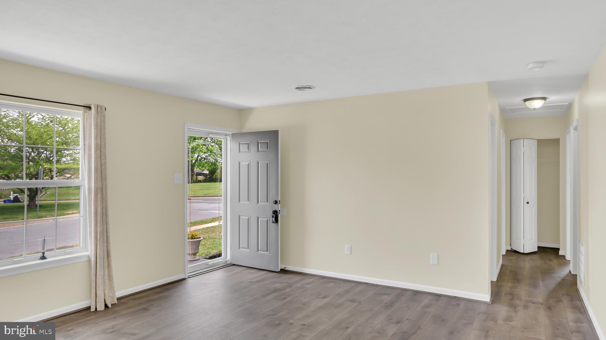 1402 Burnside Drive Hampstead, MD 21074 - Photo 4 of 28