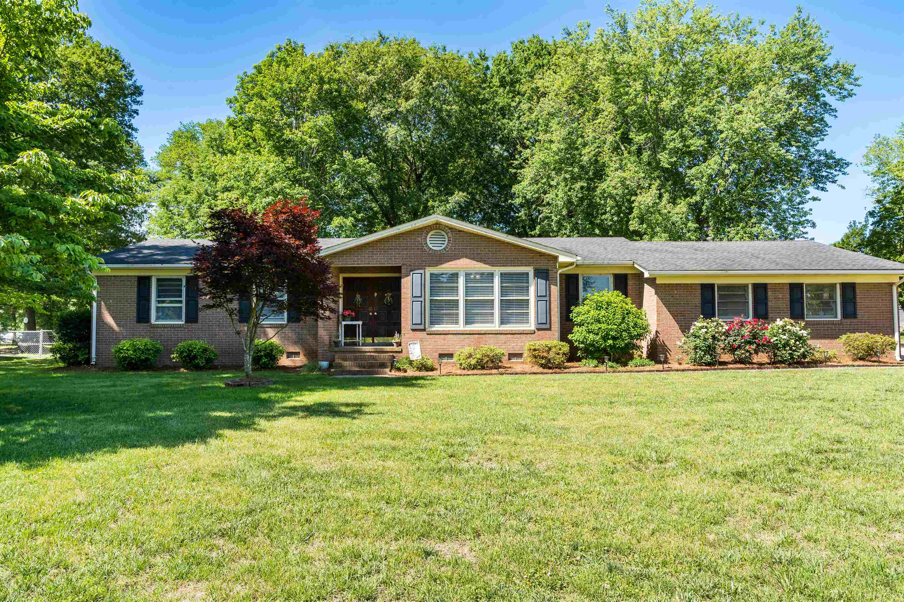 1513 West Rutledge Avenue Gaffney, SC 29341 - Photo 1 of 20