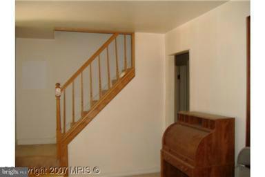 2202 Amherst Road Hyattsville, MD 20783 - Photo 5 of 6 Living Room