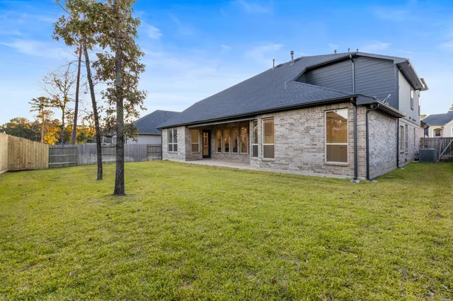 $675,000 | 1215 Tallow Park Lane, Pinehurst, TX 77362