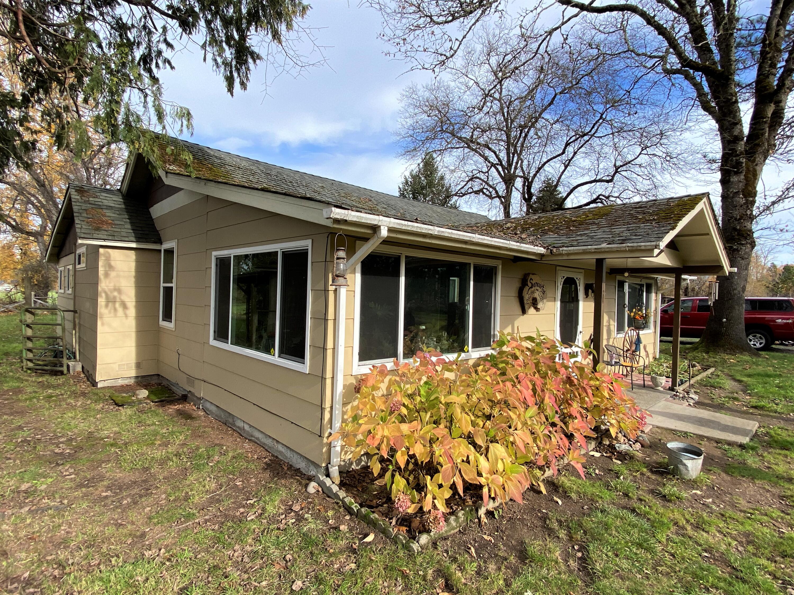 3595 South River Road Grants Pass, OR 97527 - Photo 1 of 23 3570 LEONARD house