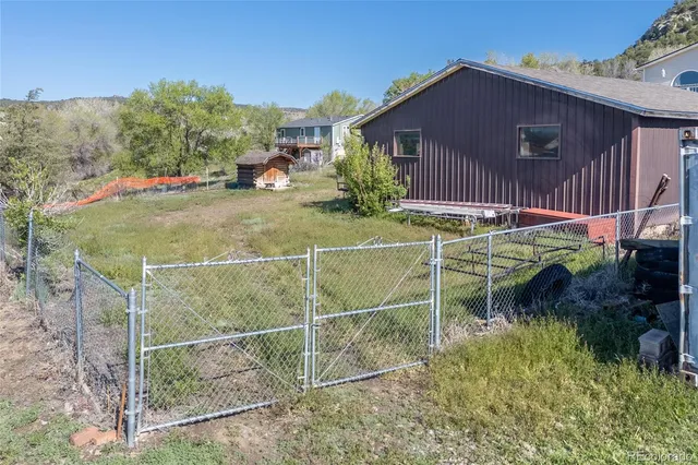 a view of a house with backyard and porch