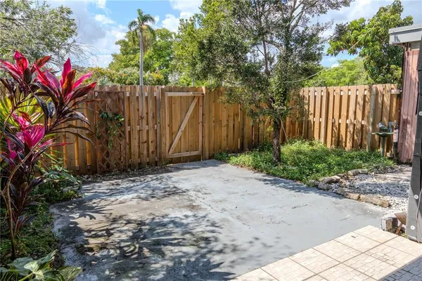 $214,900 | 1753 Northwest 74th Avenue, Unit 14, Plantation, FL 33313