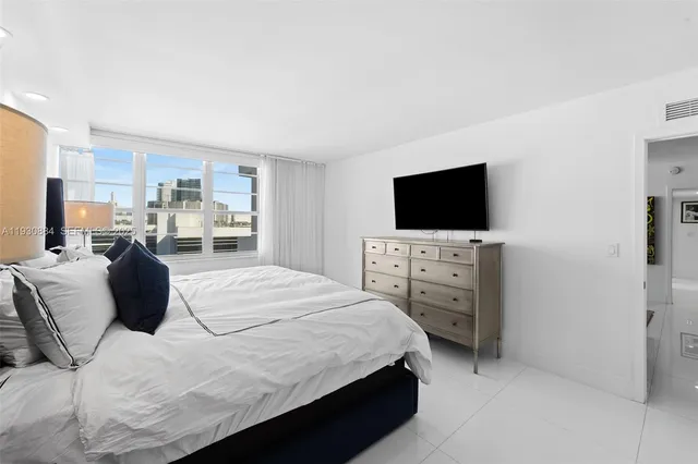 $9,500 | 100 Lincoln Road, Unit 1523, Miami Beach, FL 33139