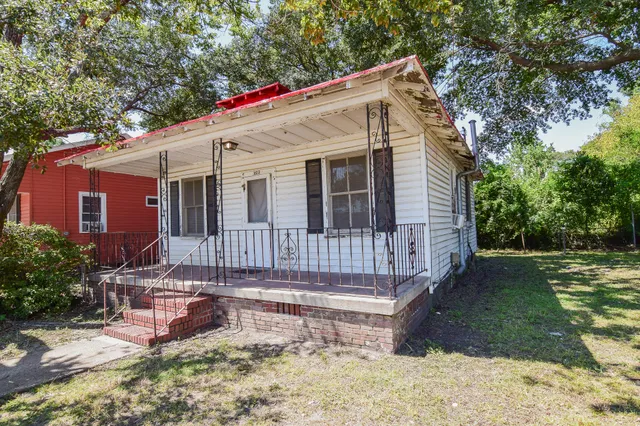 $1,050 | 1822 Redwood Street, North Charleston, SC 29405
