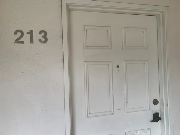 $2,100 | 3220 Altura, Unit 213, La Crescenta, CA 91214