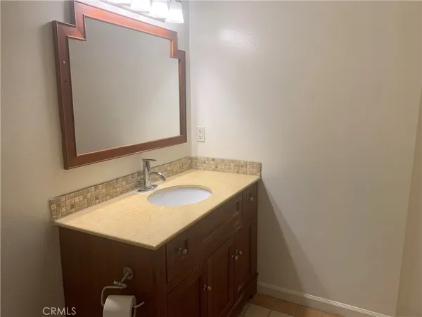 $2,100 | 3220 Altura, Unit 213, La Crescenta, CA 91214