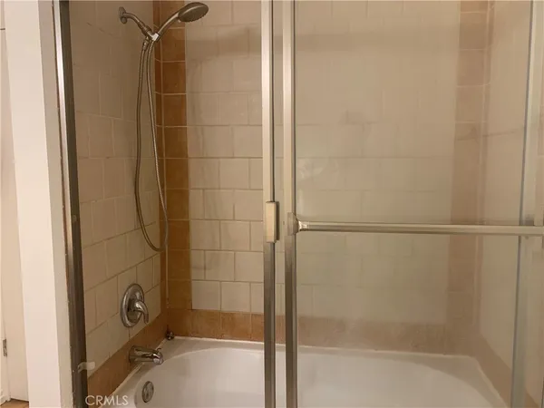 $2,100 | 3220 Altura, Unit 213, La Crescenta, CA 91214