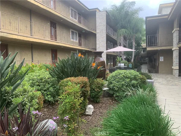 $2,100 | 3220 Altura, Unit 213, La Crescenta, CA 91214