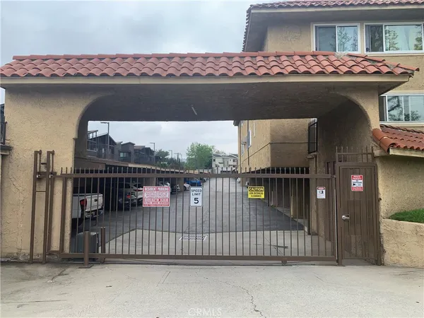 $2,100 | 3220 Altura, Unit 213, La Crescenta, CA 91214