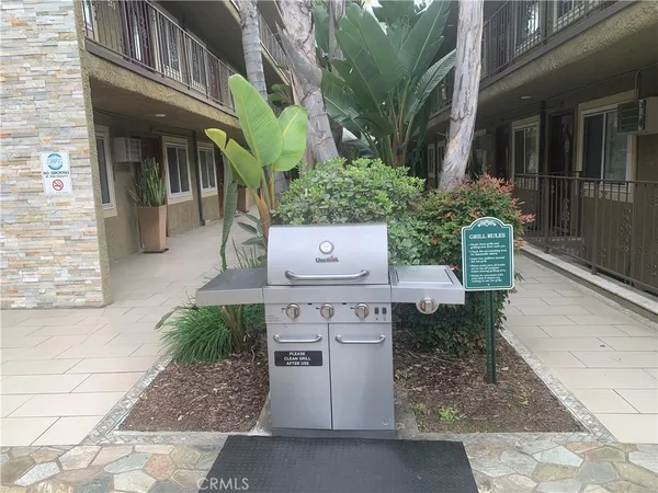 $2,100 | 3220 Altura, Unit 213, La Crescenta, CA 91214