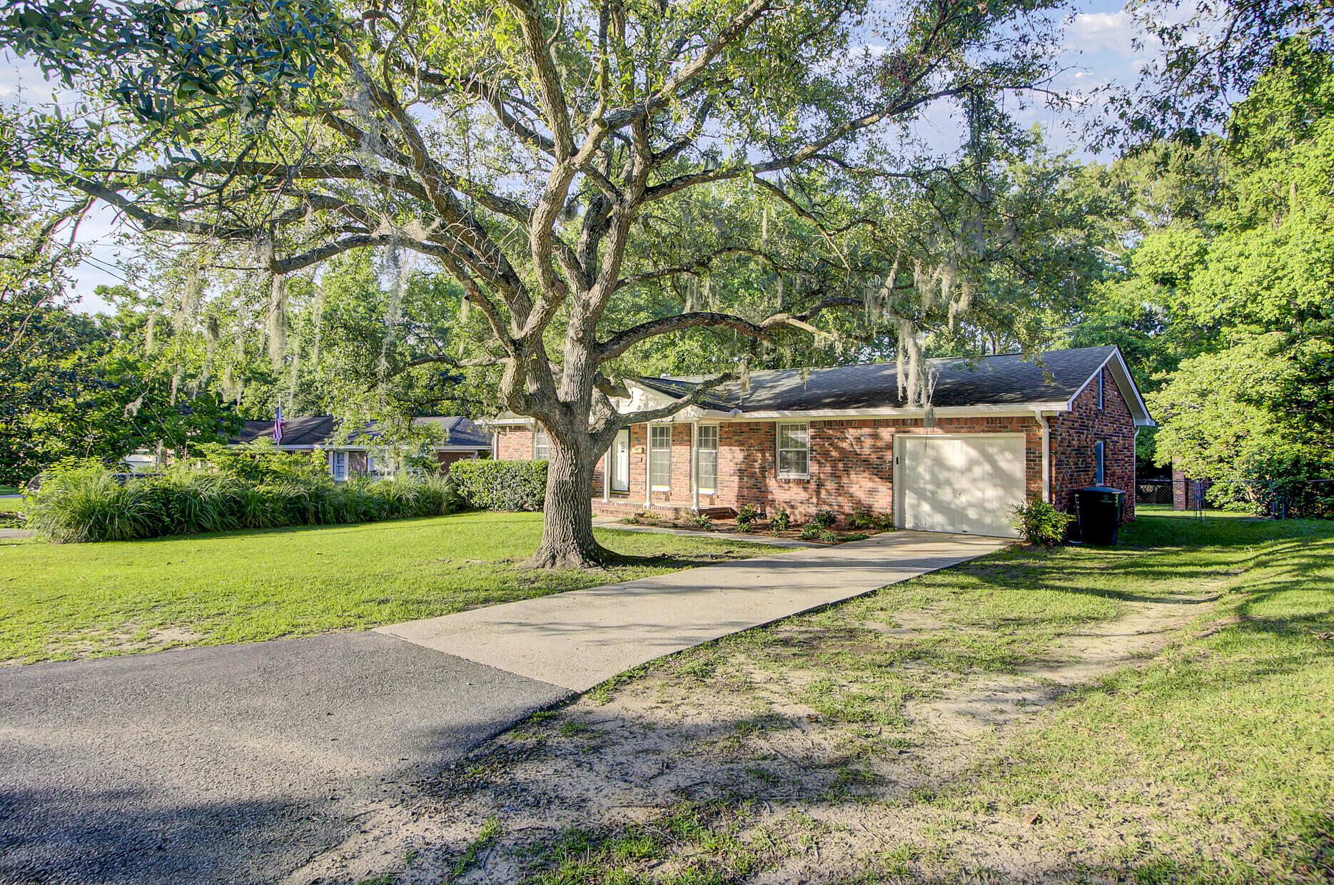 6024 Rembert Drive Hanahan, SC 29410 - Photo 3 of 34 03_3_mls