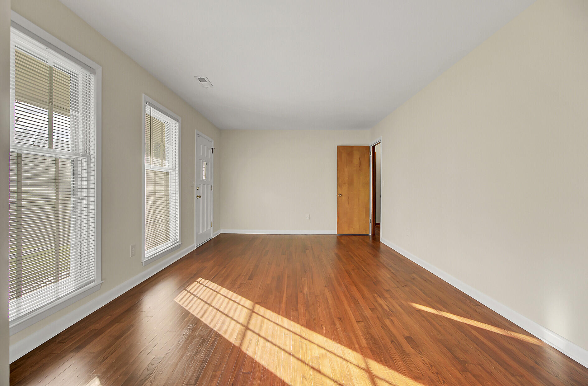 6024 Rembert Drive Hanahan, SC 29410 - Photo 8 of 34 08_8_mls