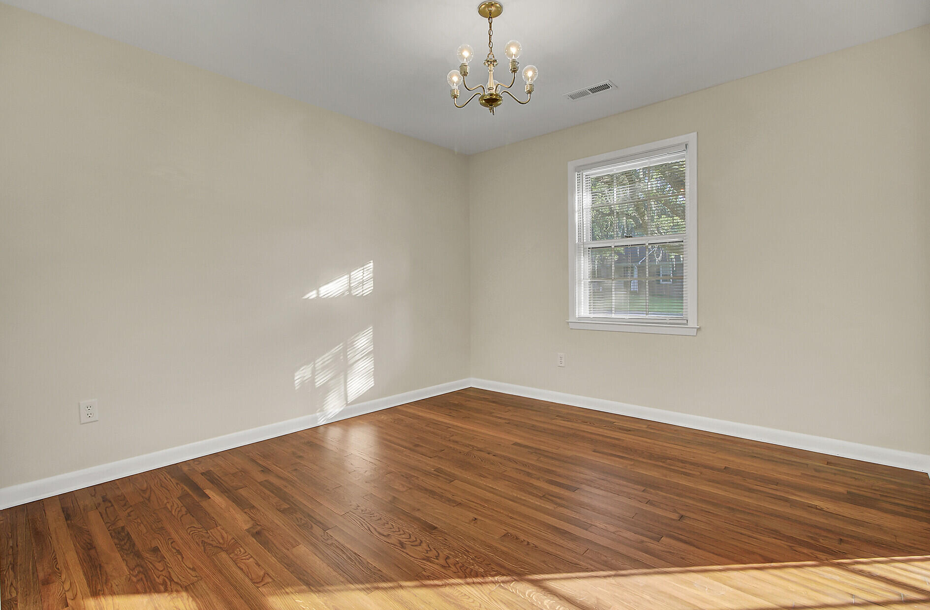 6024 Rembert Drive Hanahan, SC 29410 - Photo 9 of 34 09_9_mls