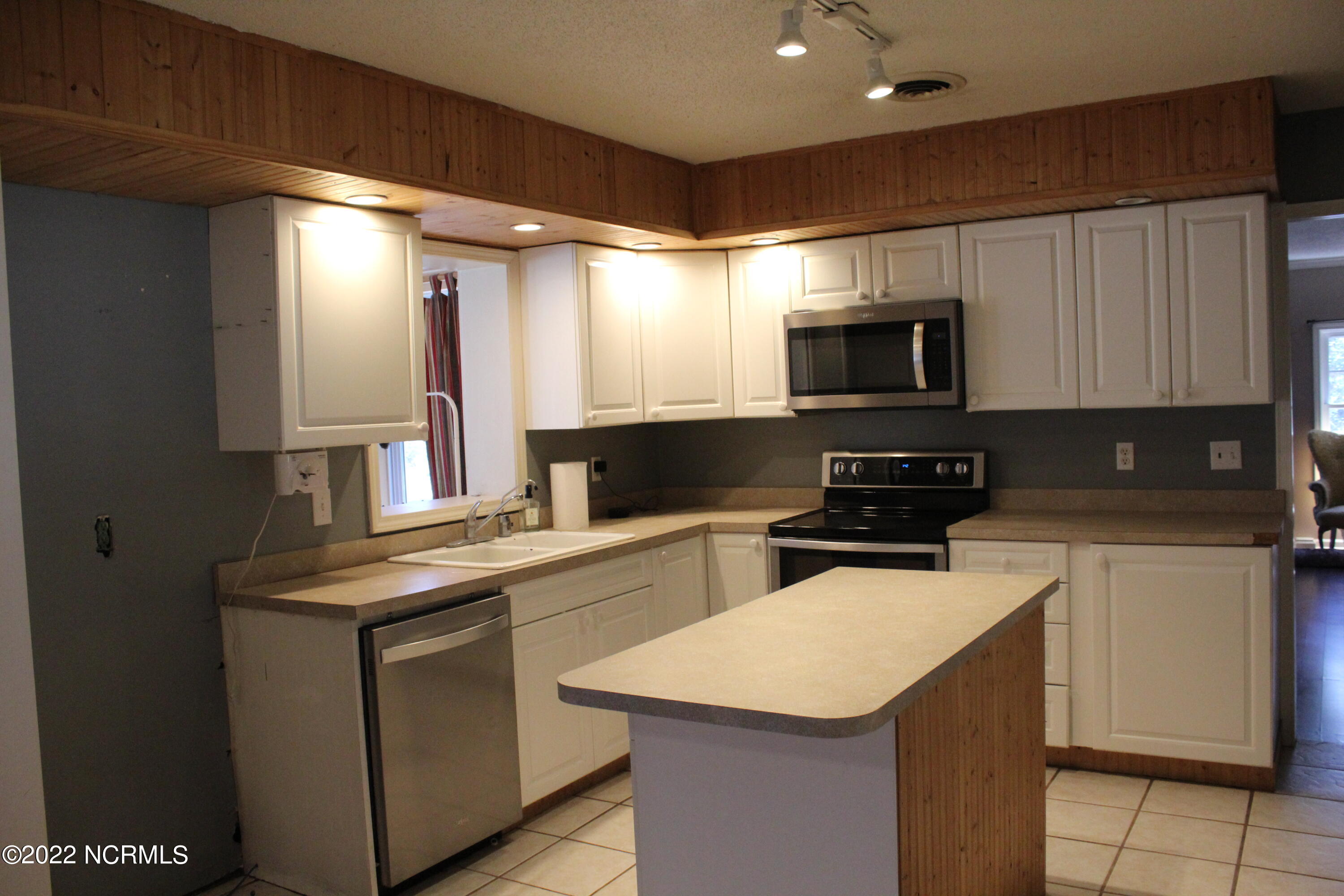 1098 Lake Road Newport, NC 28570 - Photo 3 of 52 Kitchen View 1