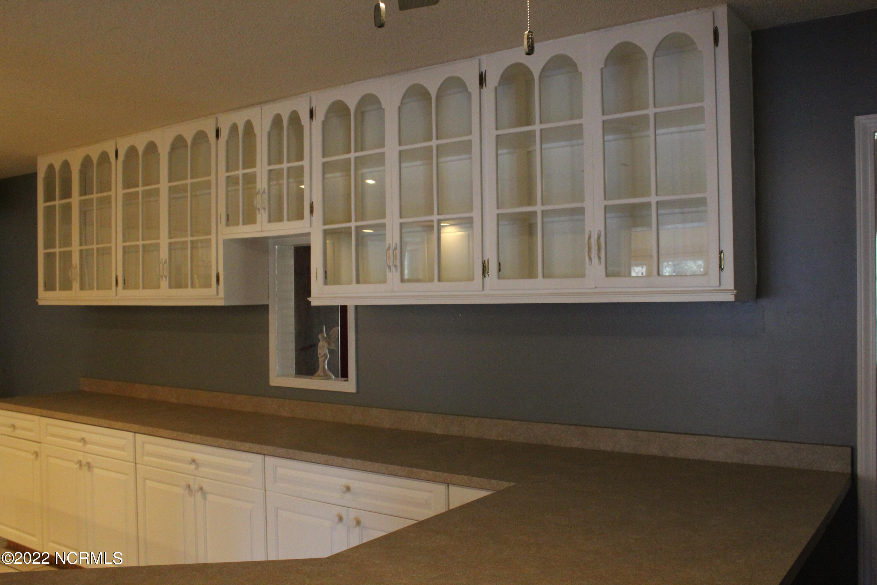 1098 Lake Road Newport, NC 28570 - Photo 6 of 52 Kitchen Glass Front Cabinets