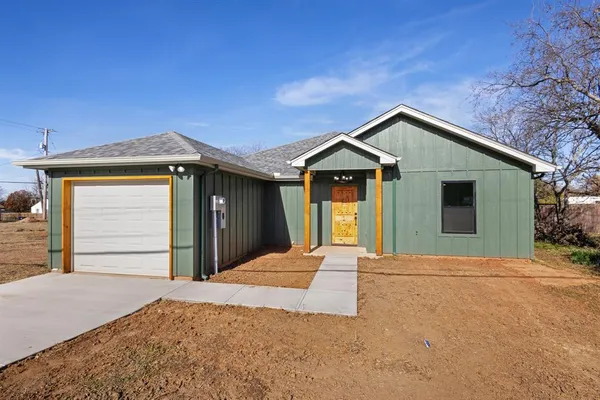 $245,000 | 303 East Bois D Arc Street, Nocona, TX 76255
