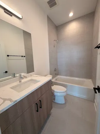 $3,350 | 1320 South Ashland Avenue, Unit 201, Chicago, IL 60608