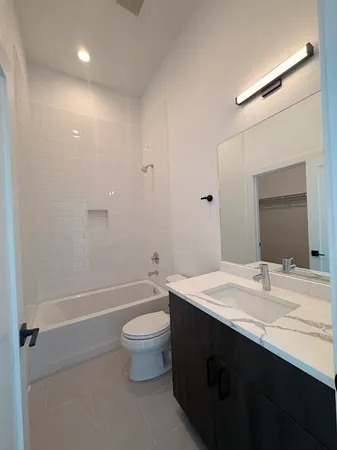 $3,350 | 1320 South Ashland Avenue, Unit 201, Chicago, IL 60608