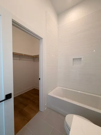 $3,350 | 1320 South Ashland Avenue, Unit 201, Chicago, IL 60608