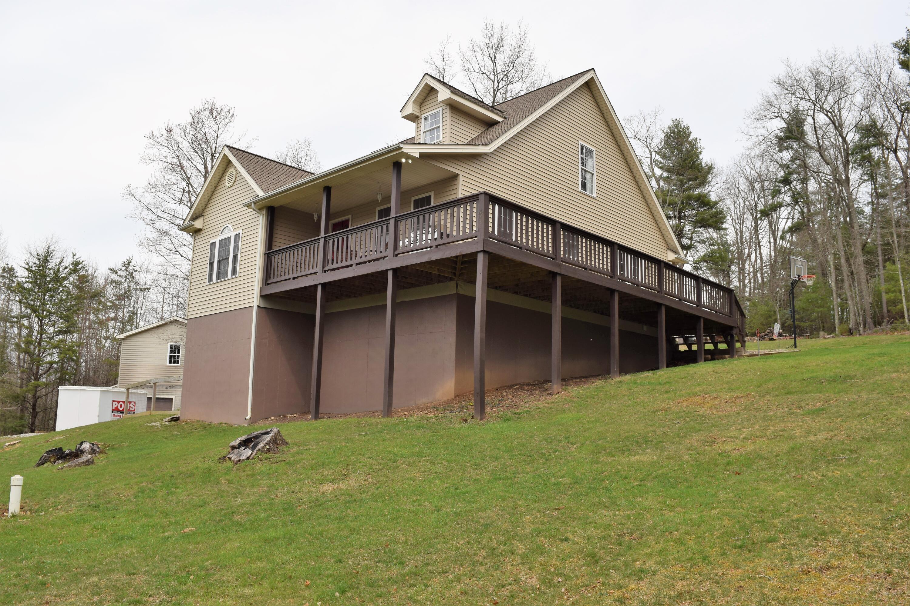 239 Teaberry Lane Northwest Riner, VA 24149 - Photo 4 of 50 3