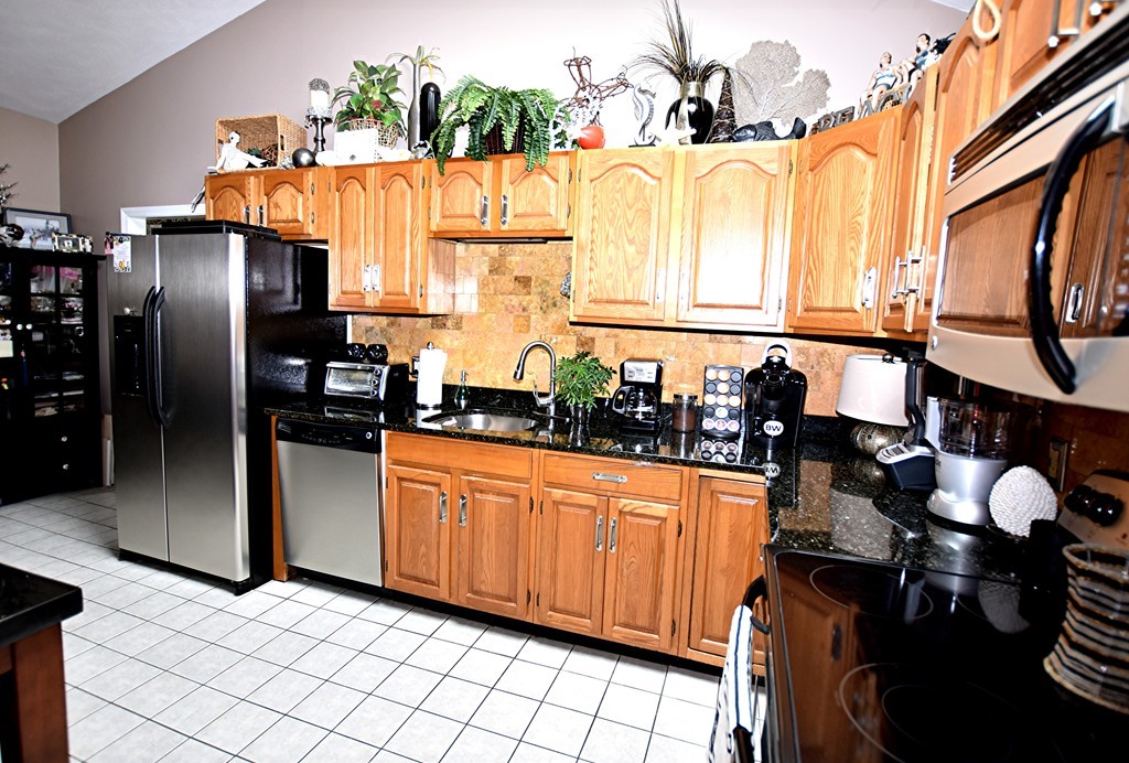 162 Willow Road, Unit 9 Nahant, MA 01908 - Photo 8 of 15 Gallery Image 8
