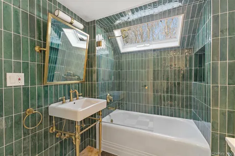 $1,375,000 | 101 Upper North Highland Place, Croton-on-Hudson, NY 10520