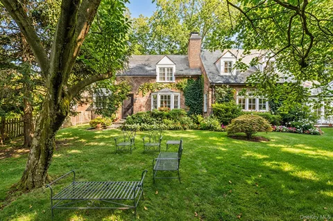 $1,375,000 | 101 Upper North Highland Place, Croton-on-Hudson, NY 10520