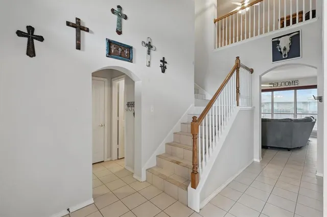 a view of entryway and hall