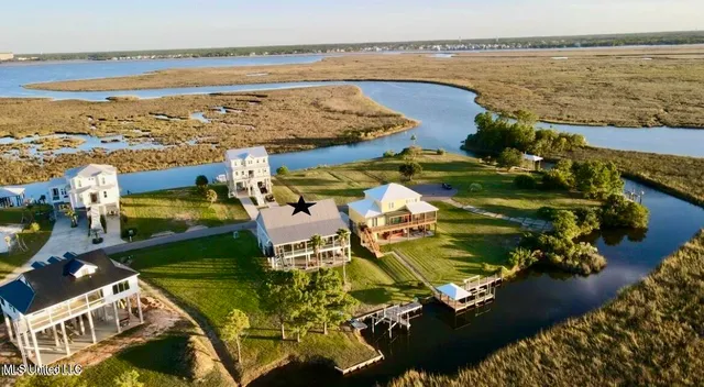 $684,750 | 34 Puunani Place, Diamondhead, MS 39525