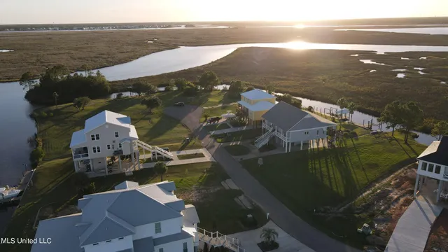 $684,750 | 34 Puunani Place, Diamondhead, MS 39525