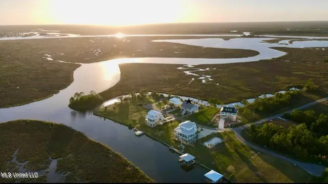 $684,750 | 34 Puunani Place, Diamondhead, MS 39525