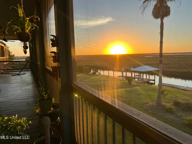 $684,750 | 34 Puunani Place, Diamondhead, MS 39525