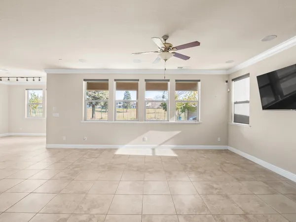 $679,000 | 11584 North Via Venitzia Avenue, Fresno, CA 93730