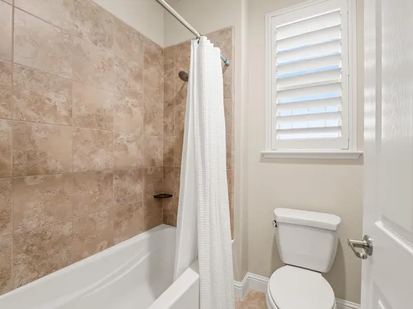 $679,000 | 11584 North Via Venitzia Avenue, Fresno, CA 93730