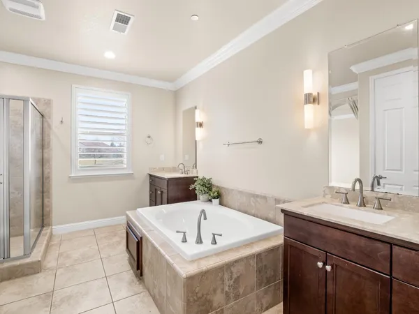 $679,000 | 11584 North Via Venitzia Avenue, Fresno, CA 93730