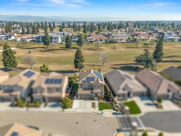 $679,000 | 11584 North Via Venitzia Avenue, Fresno, CA 93730