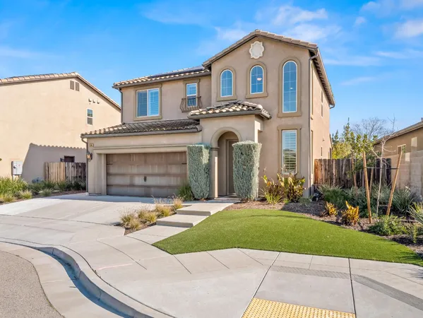 $679,000 | 11584 North Via Venitzia Avenue, Fresno, CA 93730