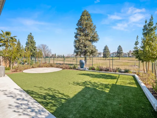 $679,000 | 11584 North Via Venitzia Avenue, Fresno, CA 93730