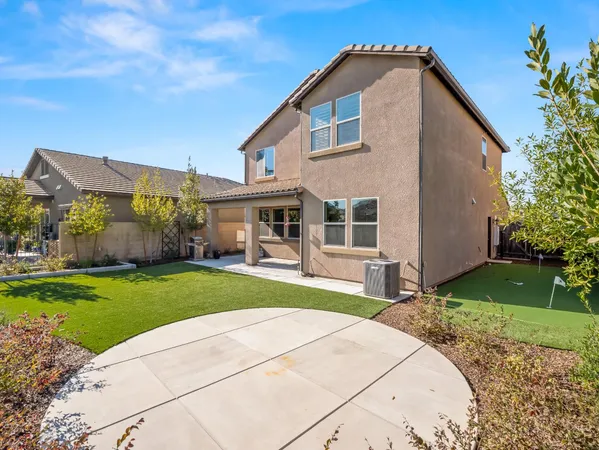 $679,000 | 11584 North Via Venitzia Avenue, Fresno, CA 93730