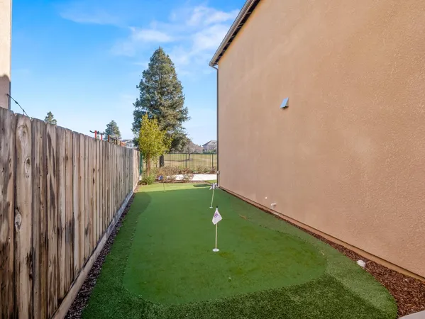 $679,000 | 11584 North Via Venitzia Avenue, Fresno, CA 93730